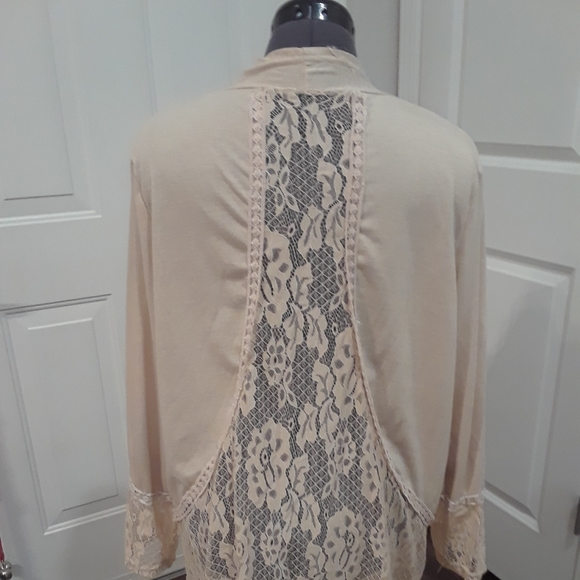 Lacey tan shawl - Picture 6 of 8